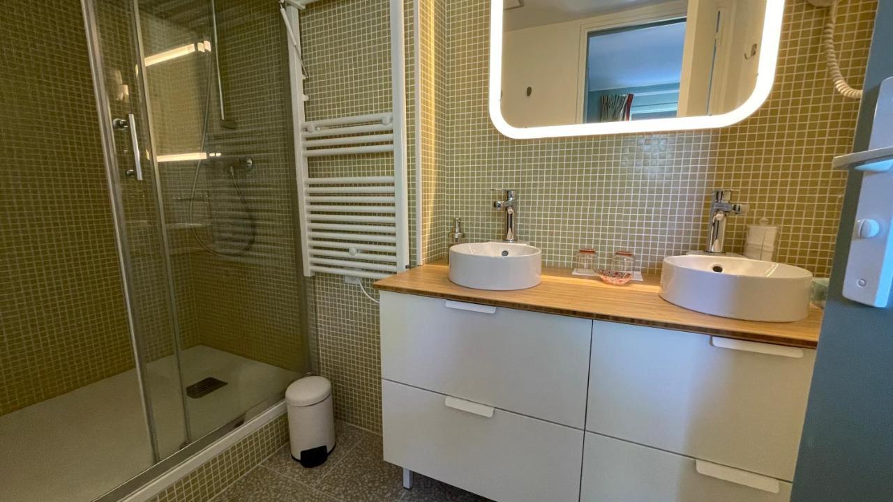Au Coeur Du Vieux Toulon Au Calme Appartement Renove Climatise Confortable Etage Eleve Avec Ascenseur Proche Parking Et Toutes Commodites מראה חיצוני תמונה