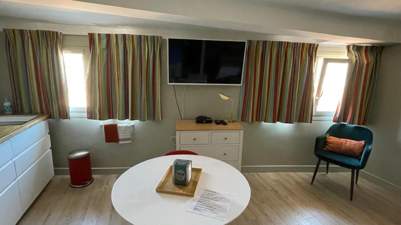 Au Coeur Du Vieux Toulon Au Calme Appartement Renove Climatise Confortable Etage Eleve Avec Ascenseur Proche Parking Et Toutes Commodites מראה חיצוני תמונה